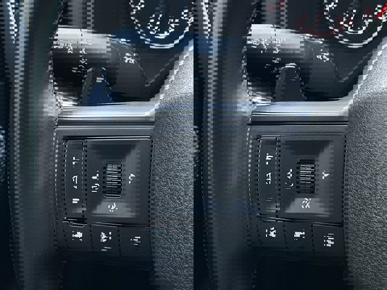 Used 2025 Nissan Rogue SV image 23