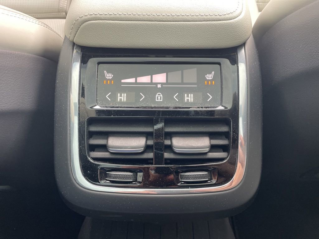 Certified 2025 Volvo V60 B5 Cross Country Ultra image 24