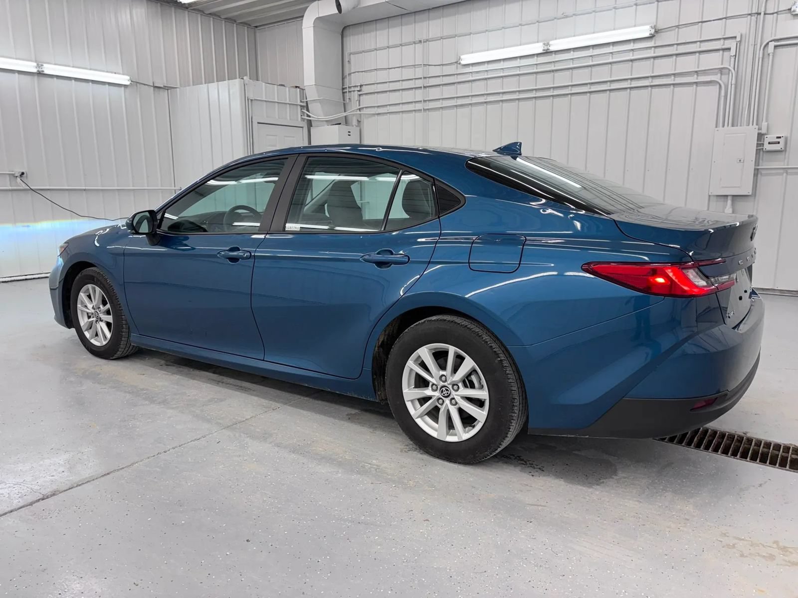Used 2026 Toyota Camry LE w/ Convenience Package FWD image 3