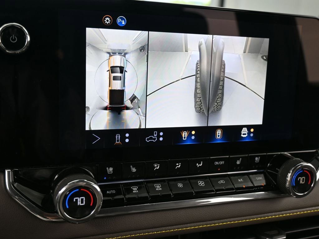 Used 2025 Chevrolet Colorado ZR2 w/ Technology Package AWD/4WD image 24