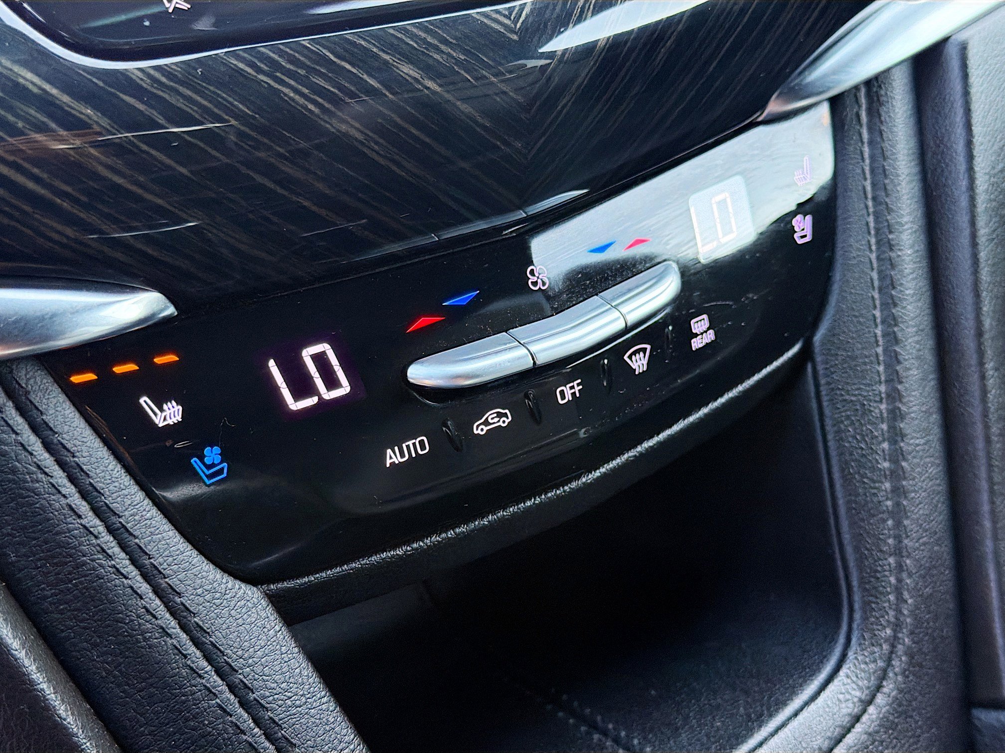 Used 2021 Cadillac XT6 Premium Luxury image 35