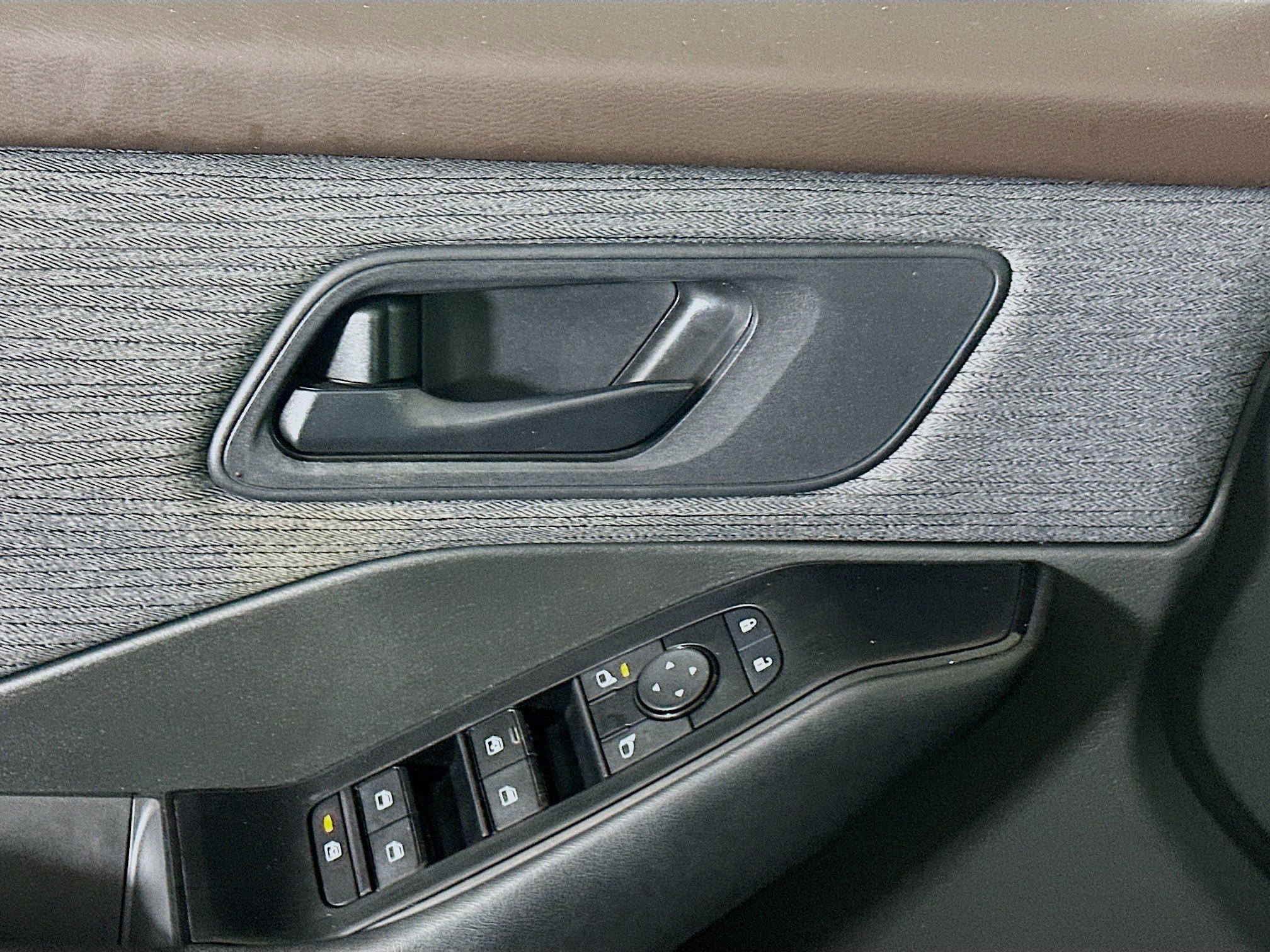 Used 2023 Nissan Rogue S image 15