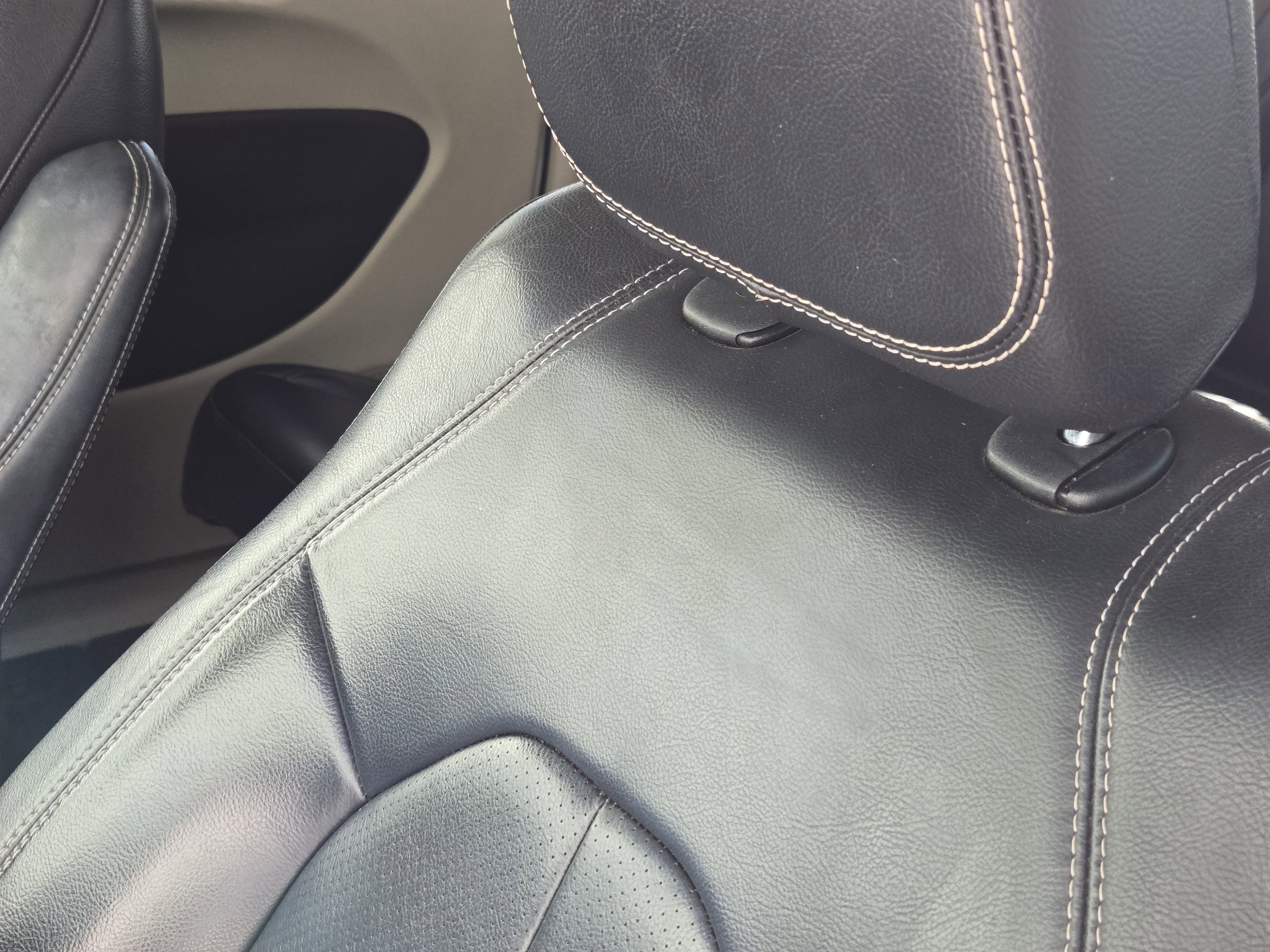 Used 2022 Chrysler Pacifica Touring-L FWD image 17