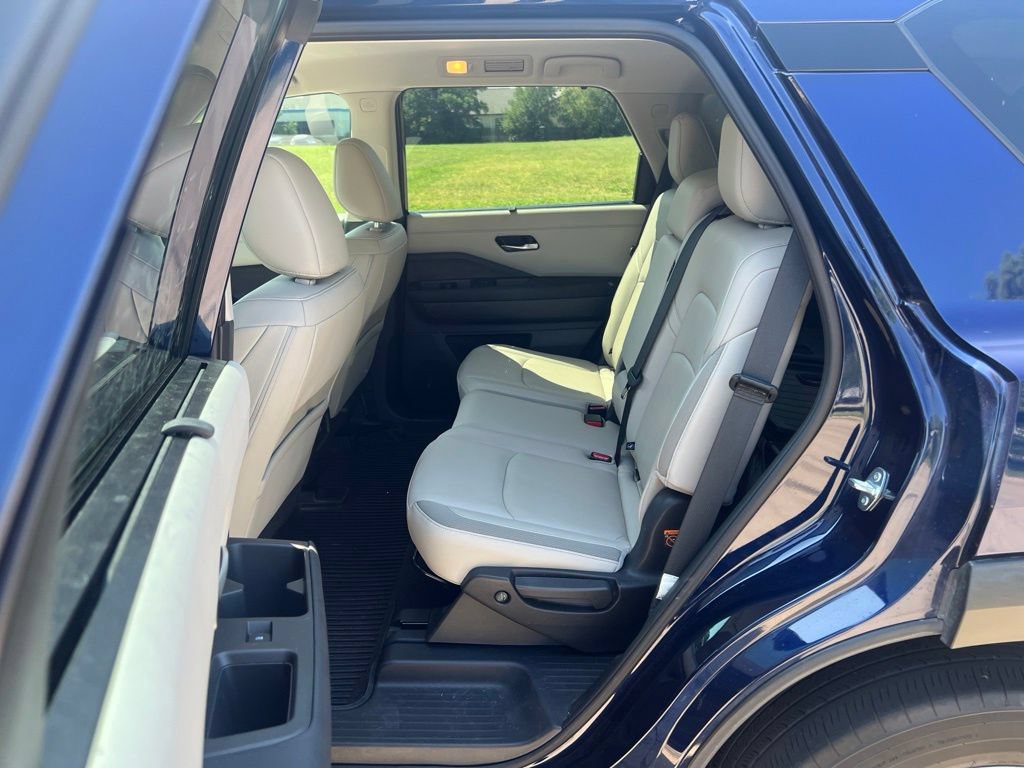 Used 2024 Nissan Pathfinder SL FWD image 6