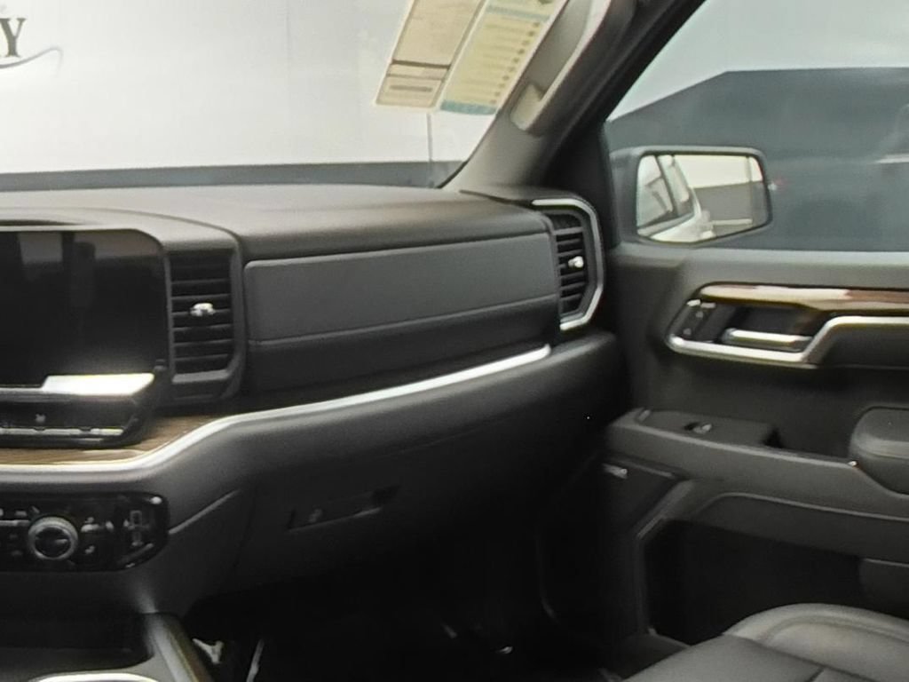 Used 2025 Chevrolet Silverado 1500 RST w/ Convenience Package II RWD image 18