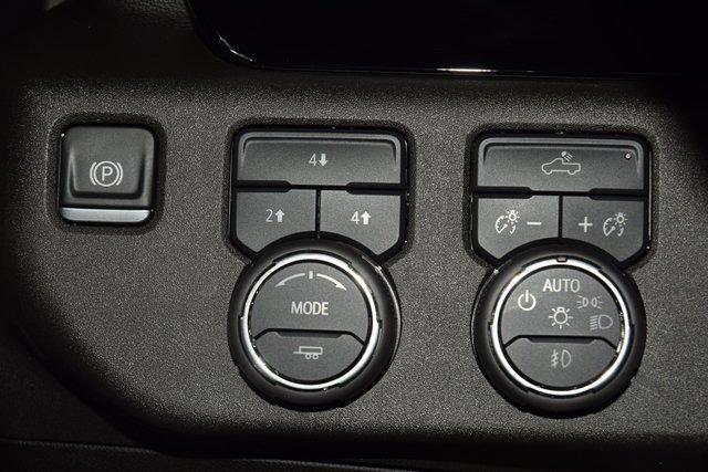 Used 2025 Chevrolet Silverado 2500 LT image 39