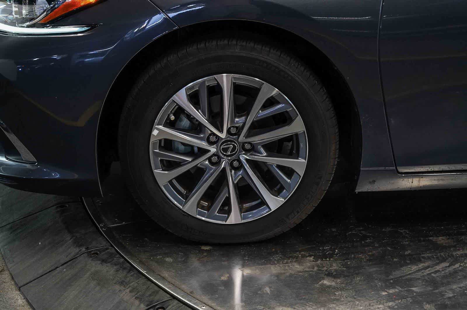 Used 2025 Lexus ES 350 FWD image 9