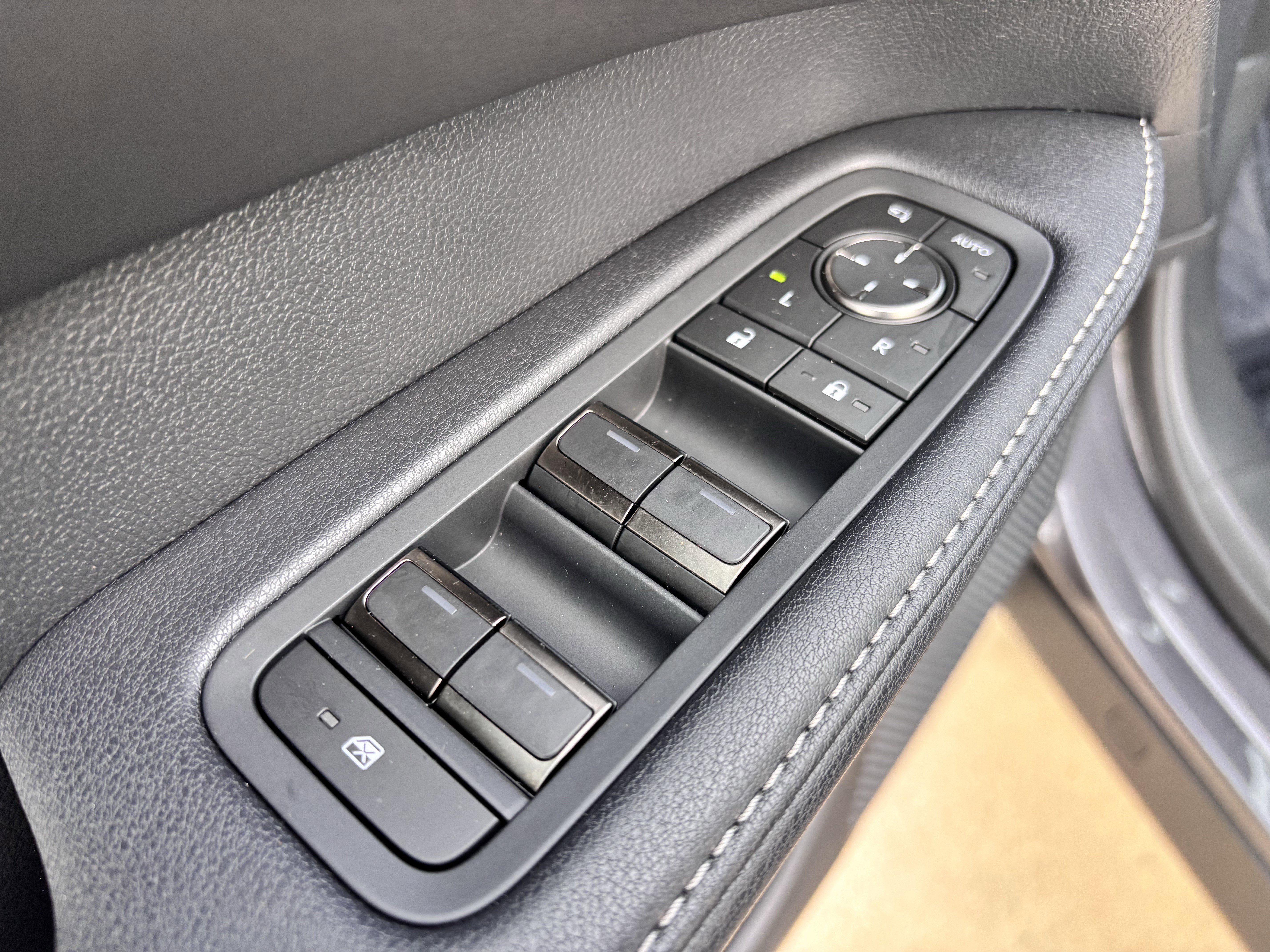 Used 2025 Lexus RX 350 Premium w/ Accessory Package (Z1) image 15