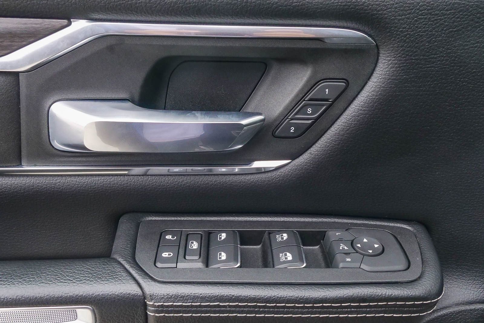 Used 2025 RAM 1500 Laramie image 19