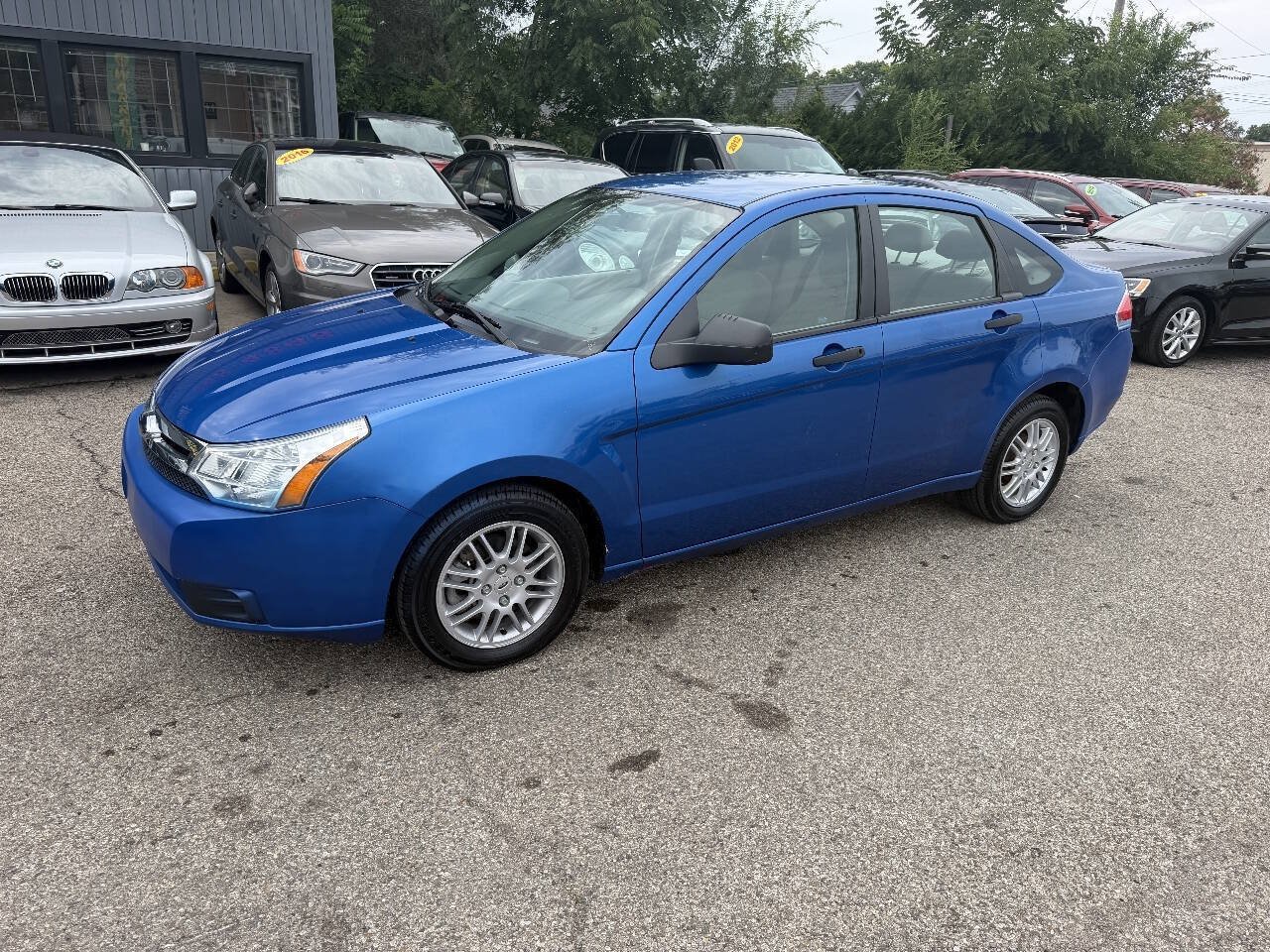 Used 2010 Ford Focus SE FWD image 1