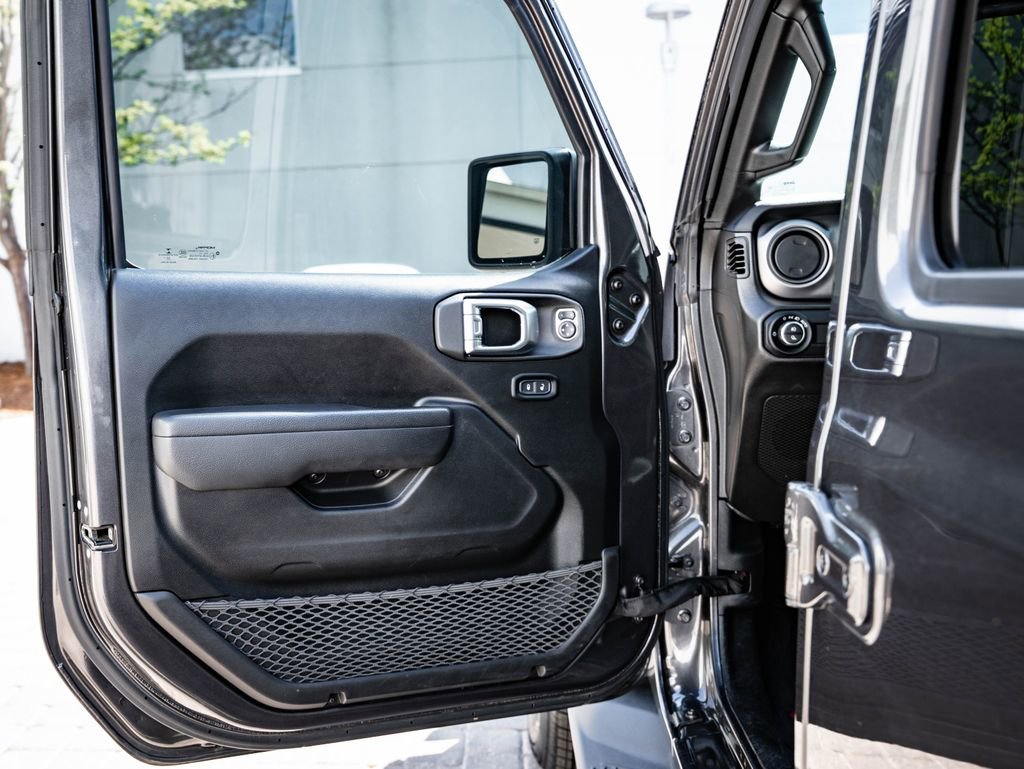 Used 2023 Jeep Gladiator Sport image 23