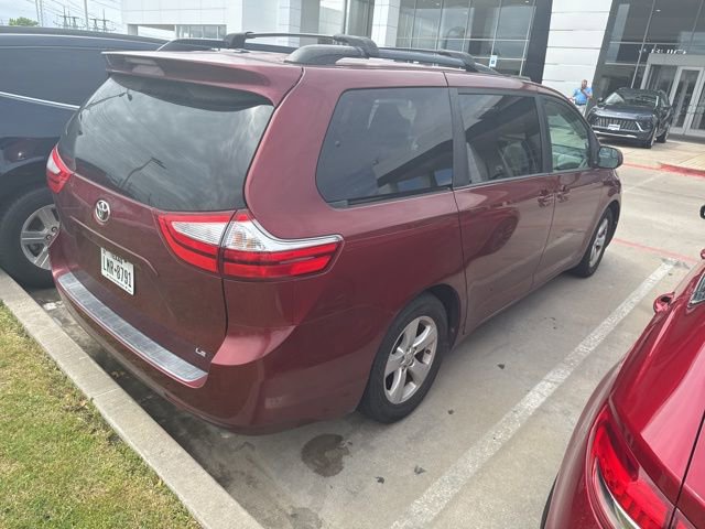 Used 2015 Toyota Sienna LE image 4