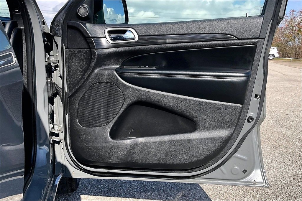 Used 2021 Jeep Grand Cherokee Laredo X image 28