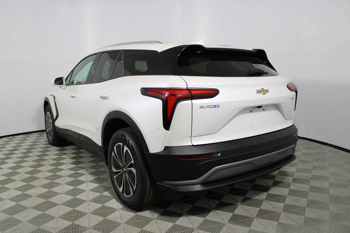 Used 2024 Chevrolet Blazer EV LT AWD/4WD image 4