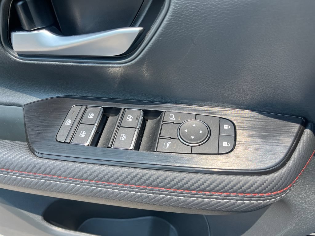 Certified 2026 Nissan Kicks SR FWD image 12