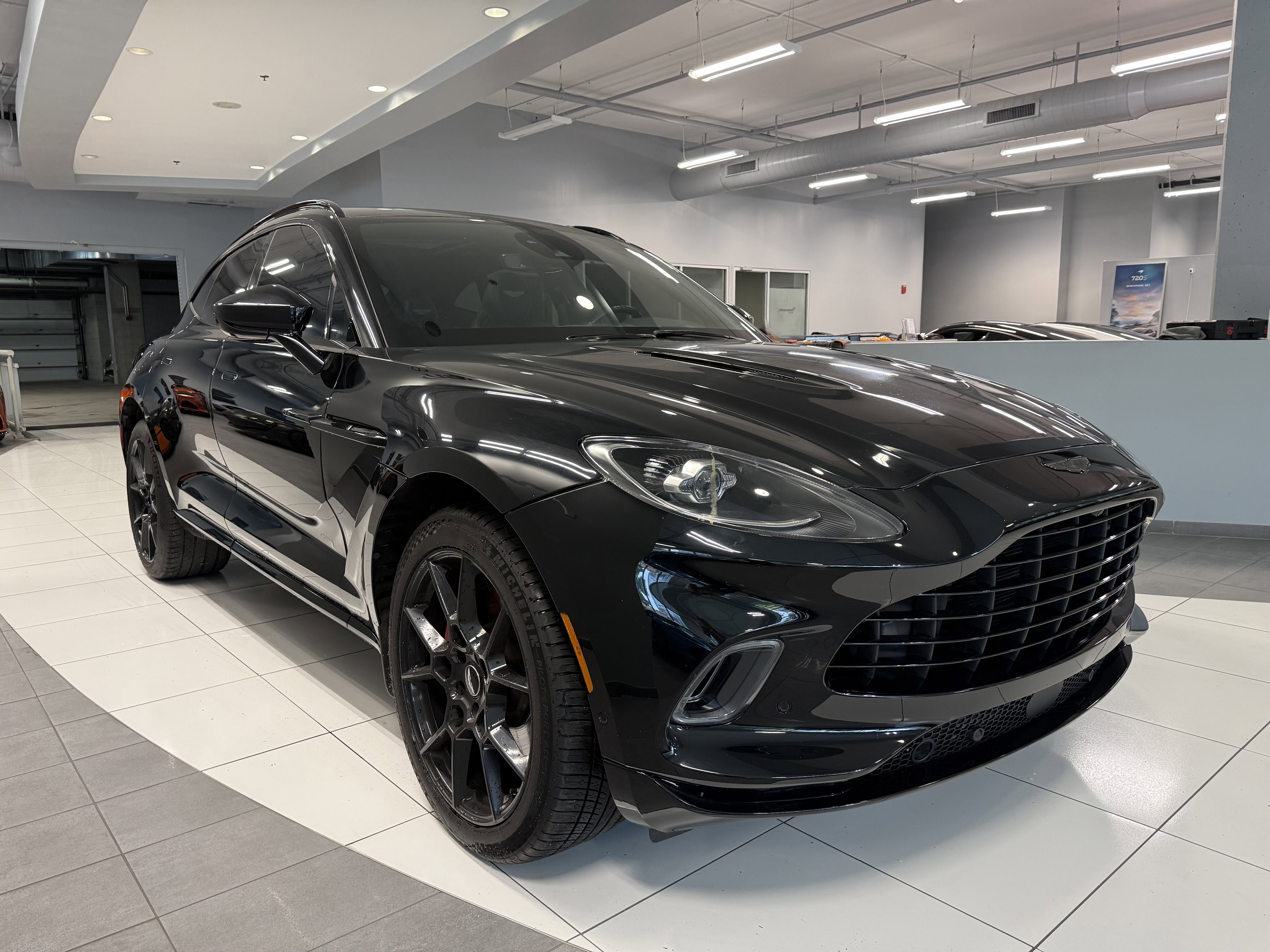 Used 2021 Aston Martin DBX AWD/4WD image 5