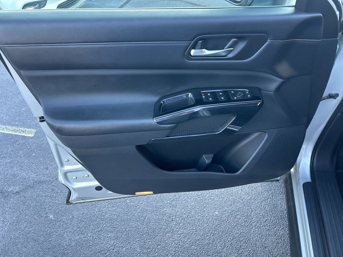 Used 2022 Nissan Pathfinder SV w/ Cargo Package image 12