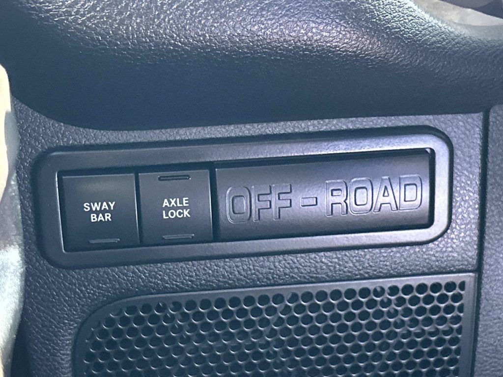 Used 2018 Jeep Wrangler Unlimited Rubicon w/ Connectivity Group AWD/4WD image 25