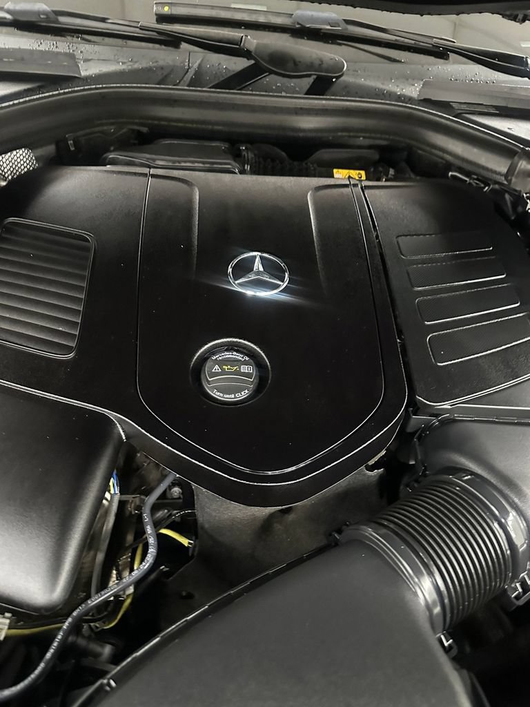 Used 2025 Mercedes-Benz GLC 350e 4MATIC image 7