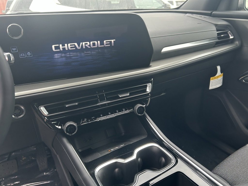 Used 2025 Chevrolet Traverse LT image 6