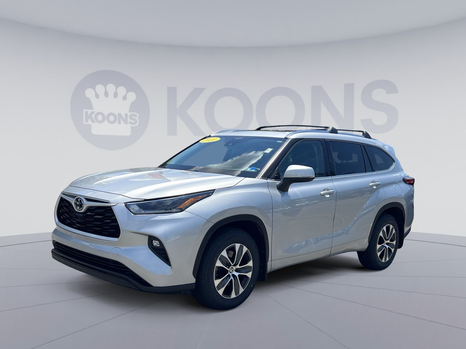 Used 2021 Toyota Highlander XLE AWD/4WD image 1