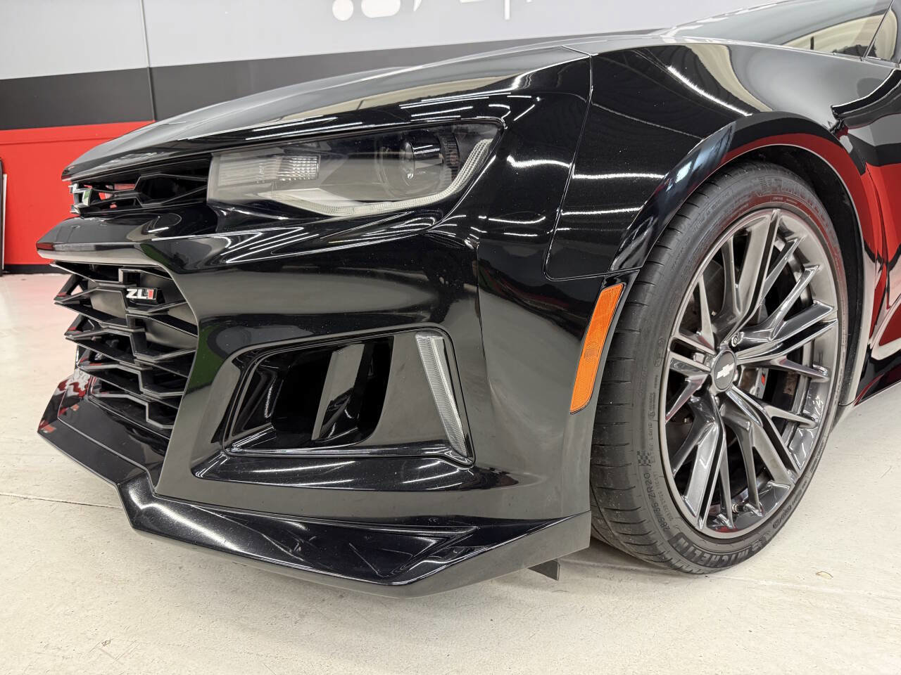 Used 2018 Chevrolet Camaro ZL1 RWD image 4