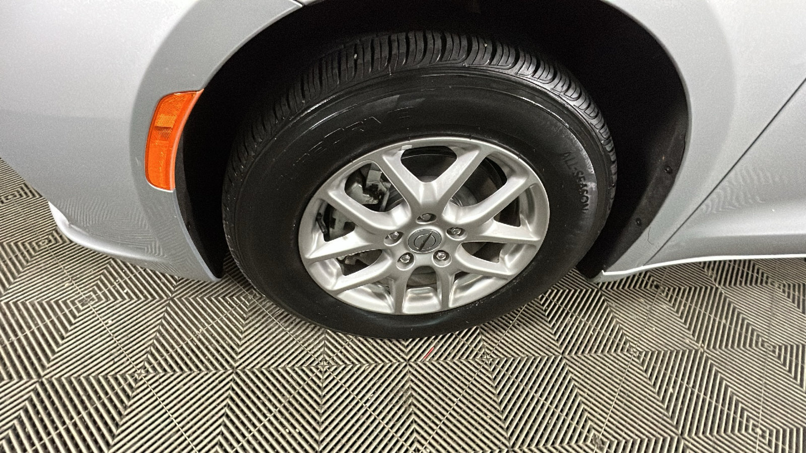 Used 2024 Chrysler Pacifica Touring-L FWD image 10