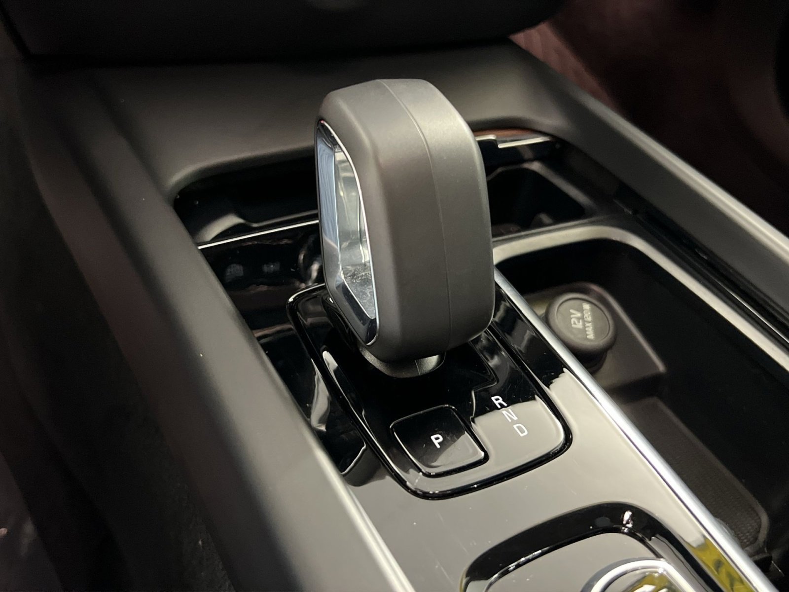 Used 2024 Volvo V60 B5 Cross Country Plus w/ Protection Package Premier image 22