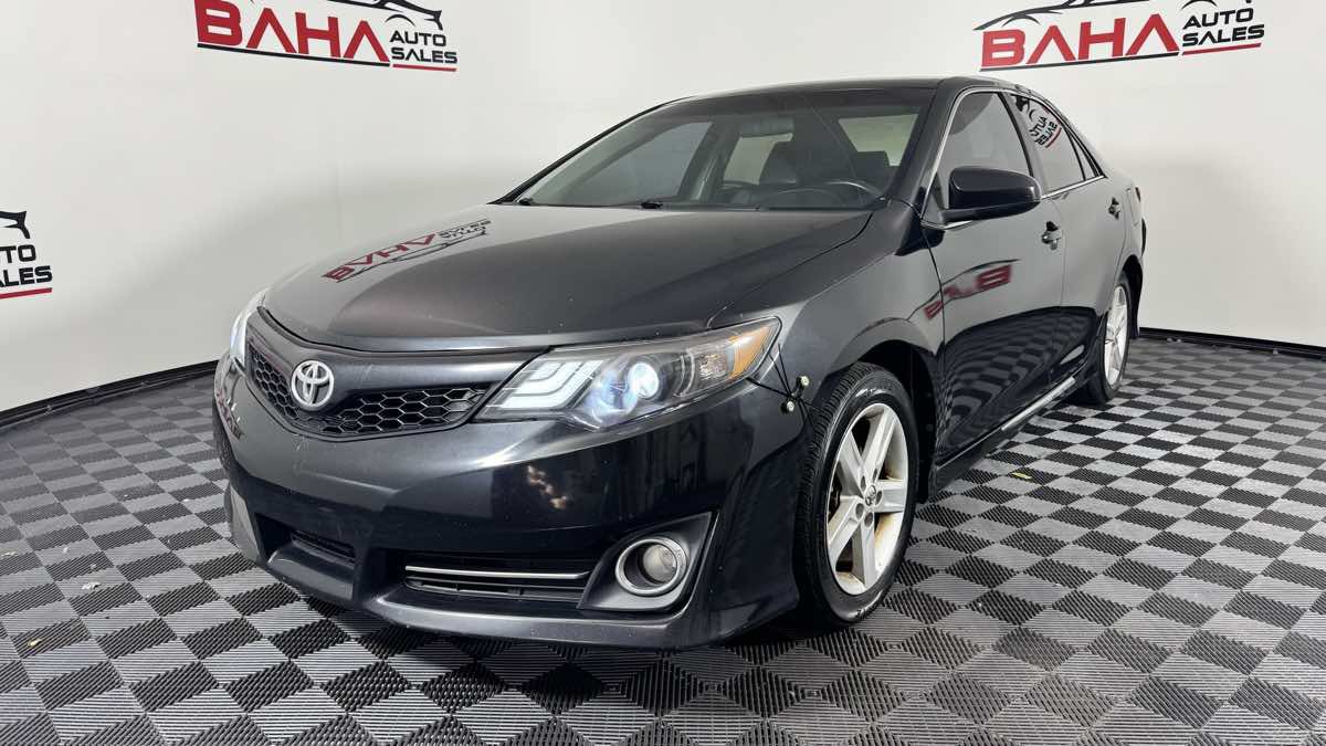 Used 2014 Toyota Camry SE FWD image 3