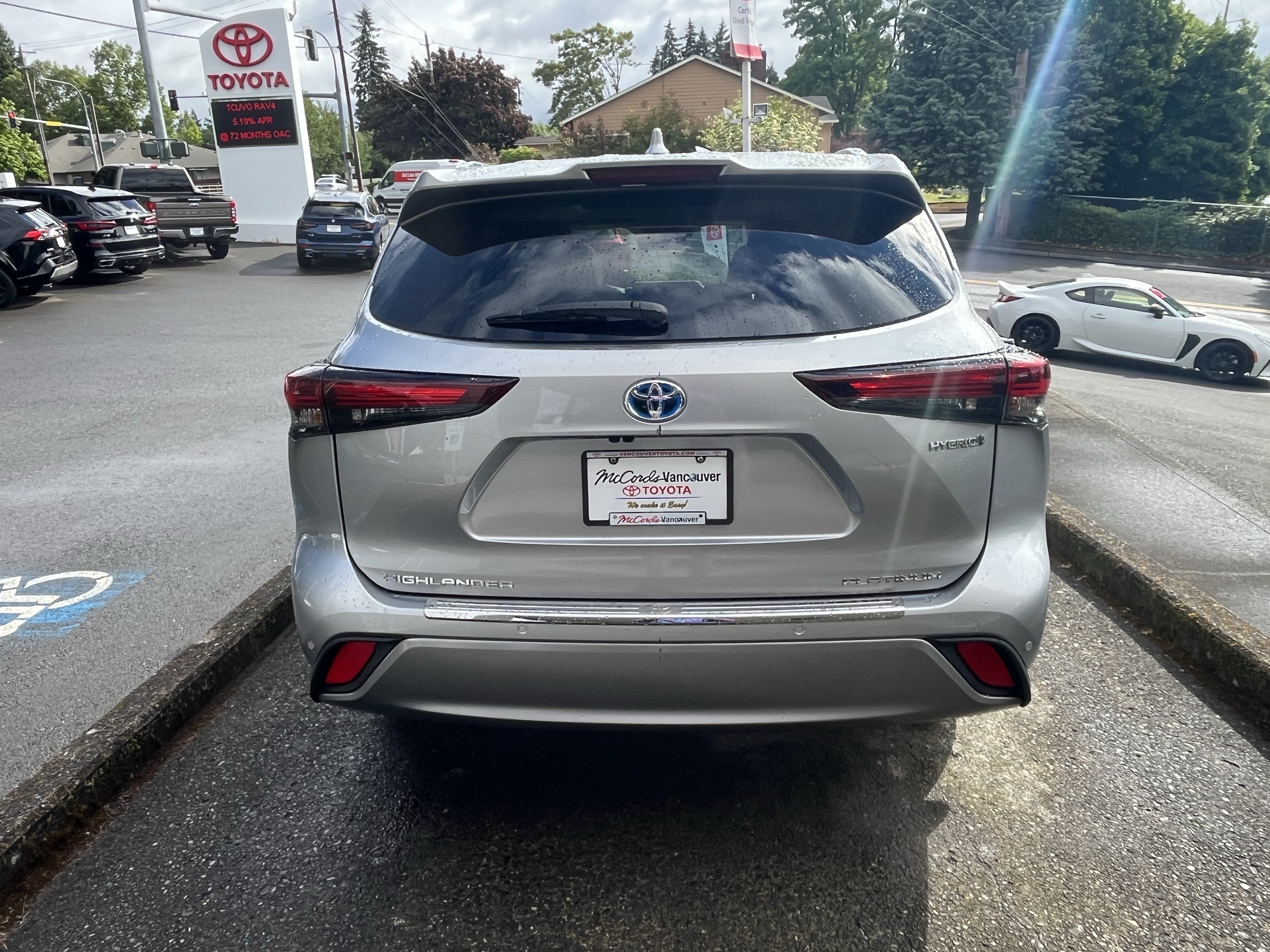 Used 2024 Toyota Highlander Platinum AWD/4WD image 6
