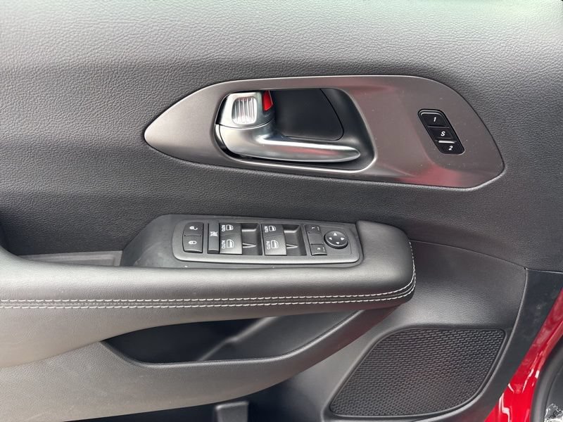 New 2026 Chrysler Pacifica Select AWD/4WD image 19