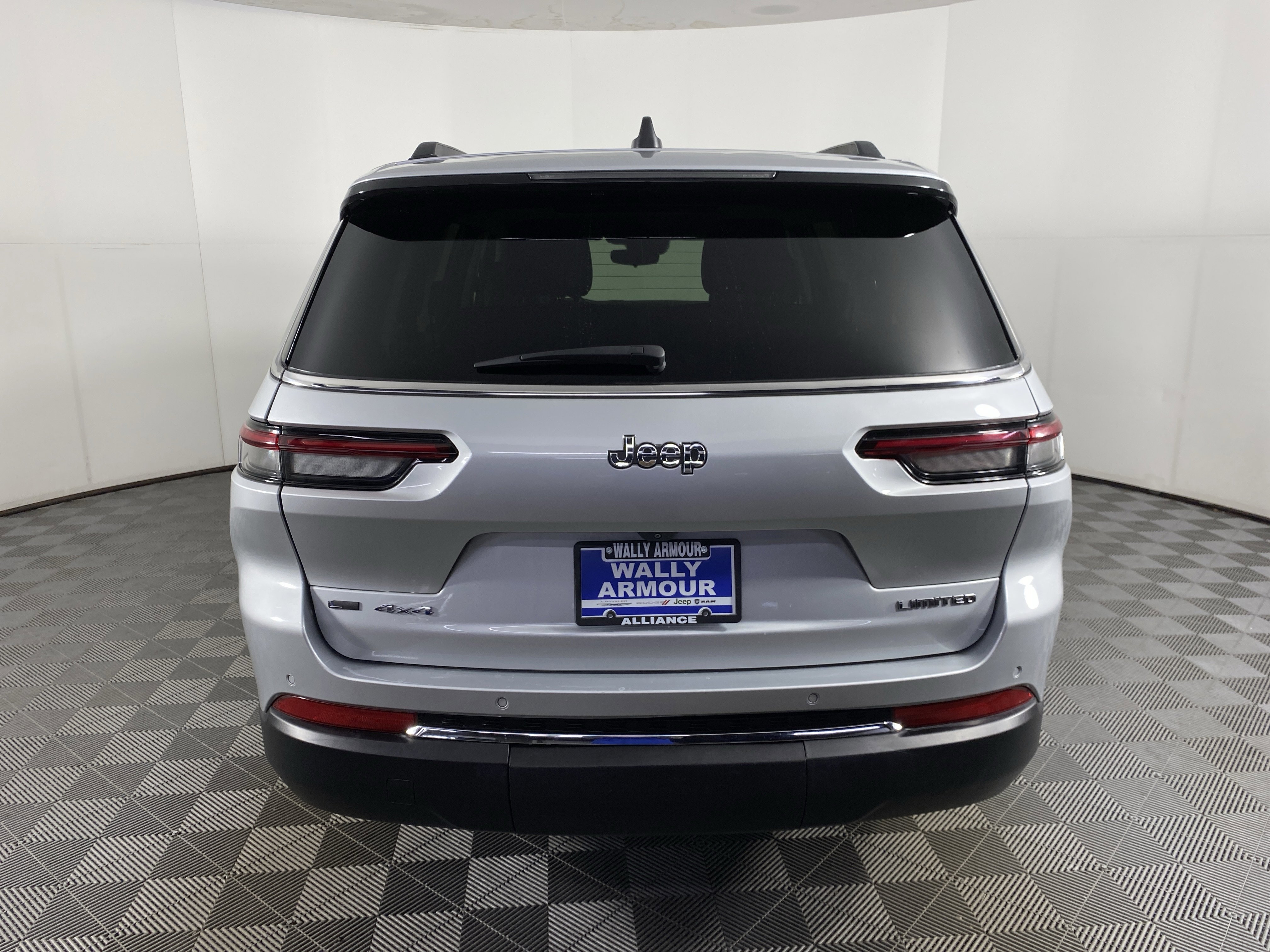 Used 2022 Jeep Grand Cherokee L Limited w/ MOPAR Finishing Package image 10