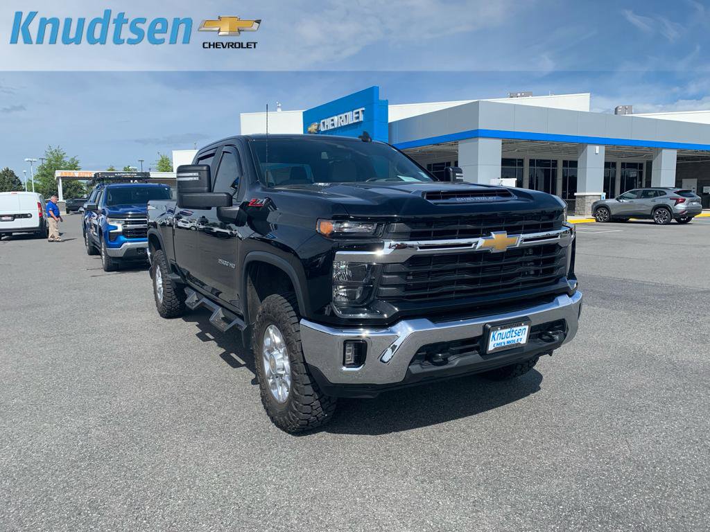 Used 2024 Chevrolet Silverado 2500 LT AWD/4WD image 1
