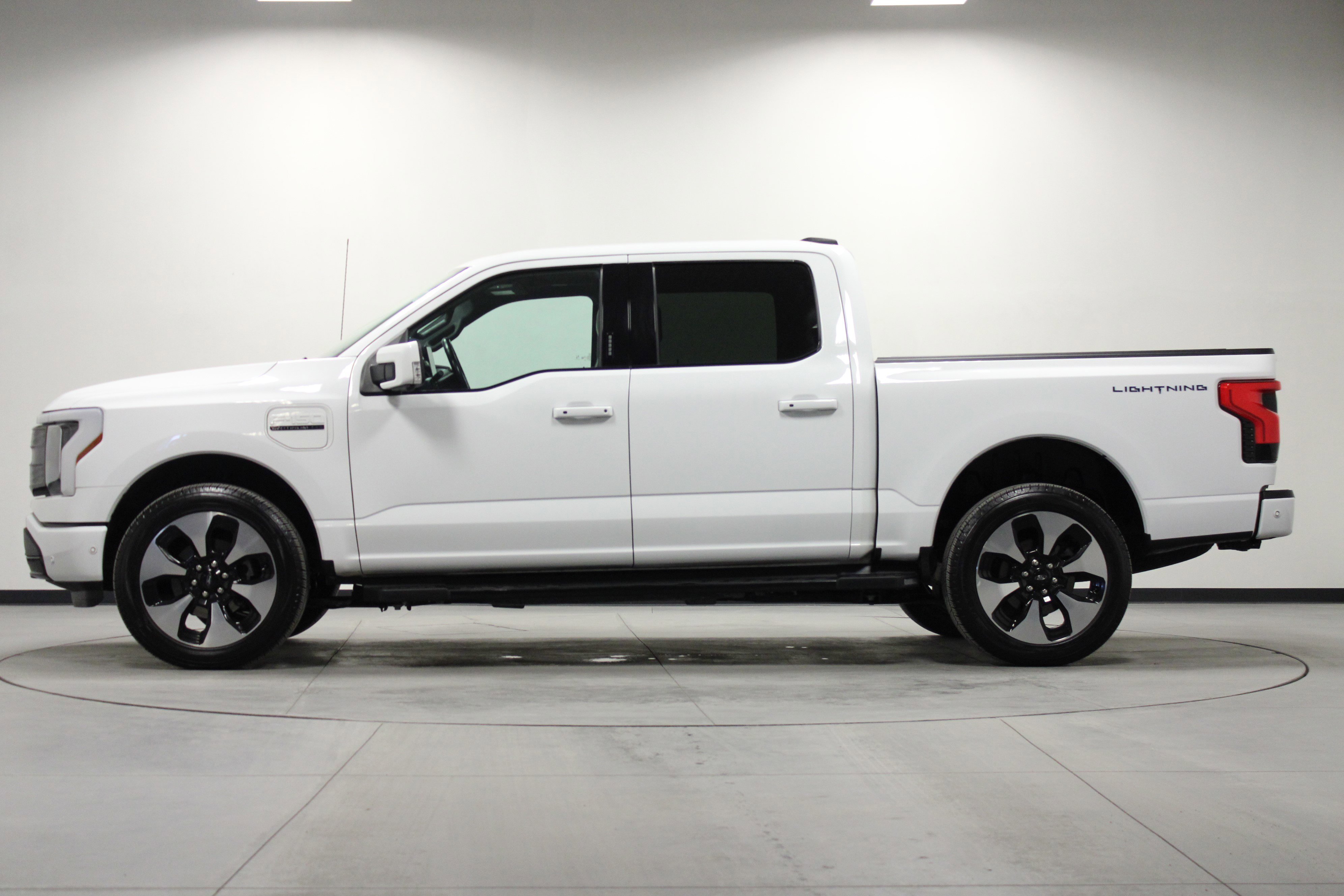 Used 2023 Ford F150 Lightning Platinum image 7