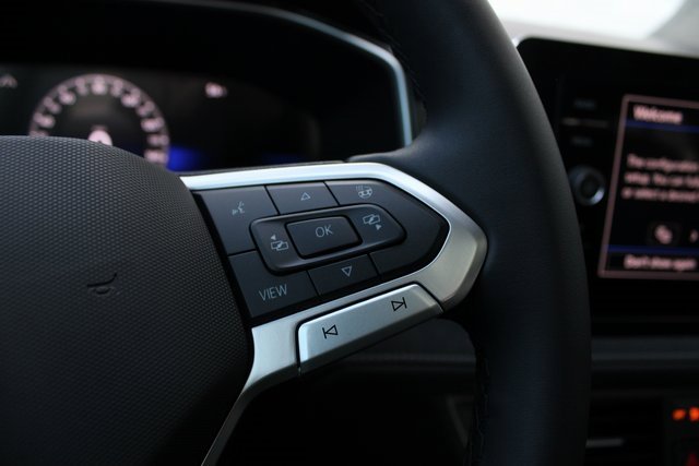 New 2025 Volkswagen Taos SE image 13