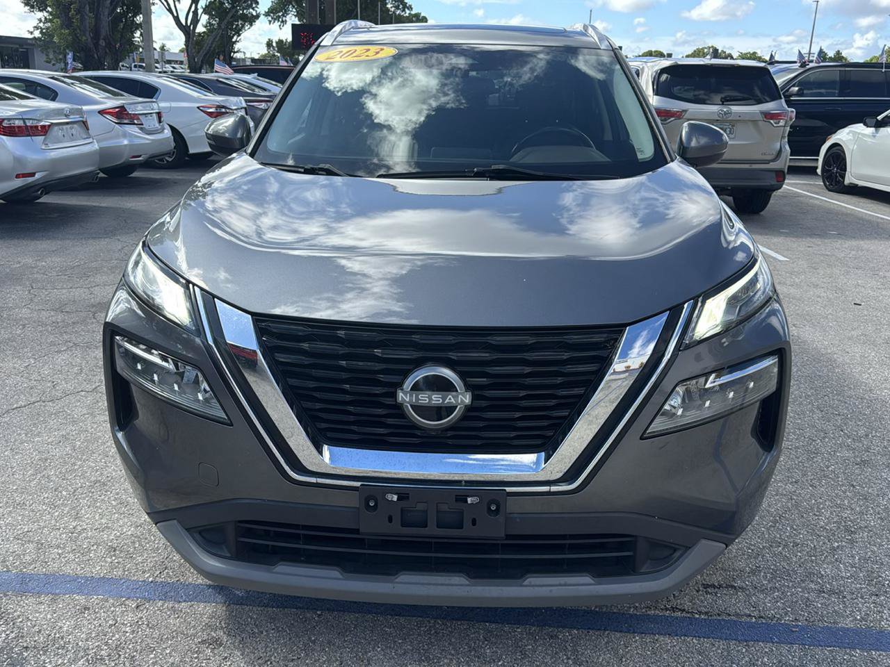 Used 2023 Nissan Rogue SV w/ SV Premium Package AWD/4WD image 3
