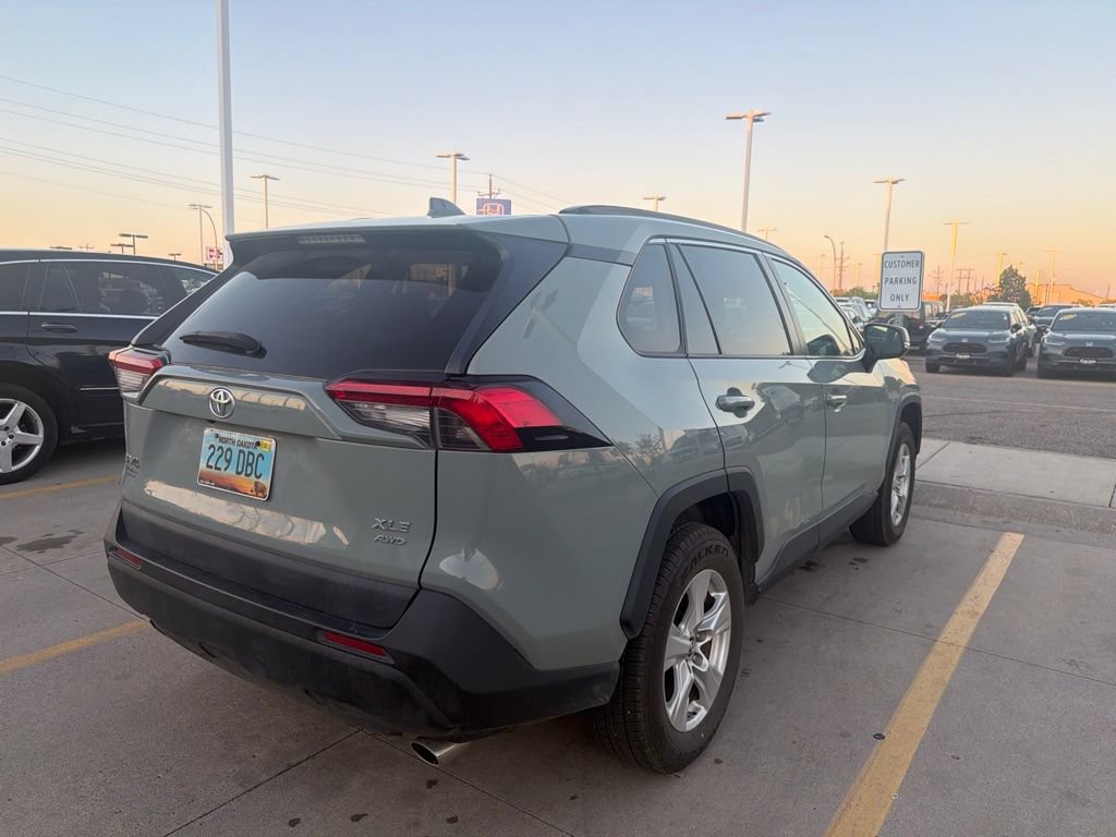 Used 2019 Toyota RAV4 XLE AWD/4WD image 8