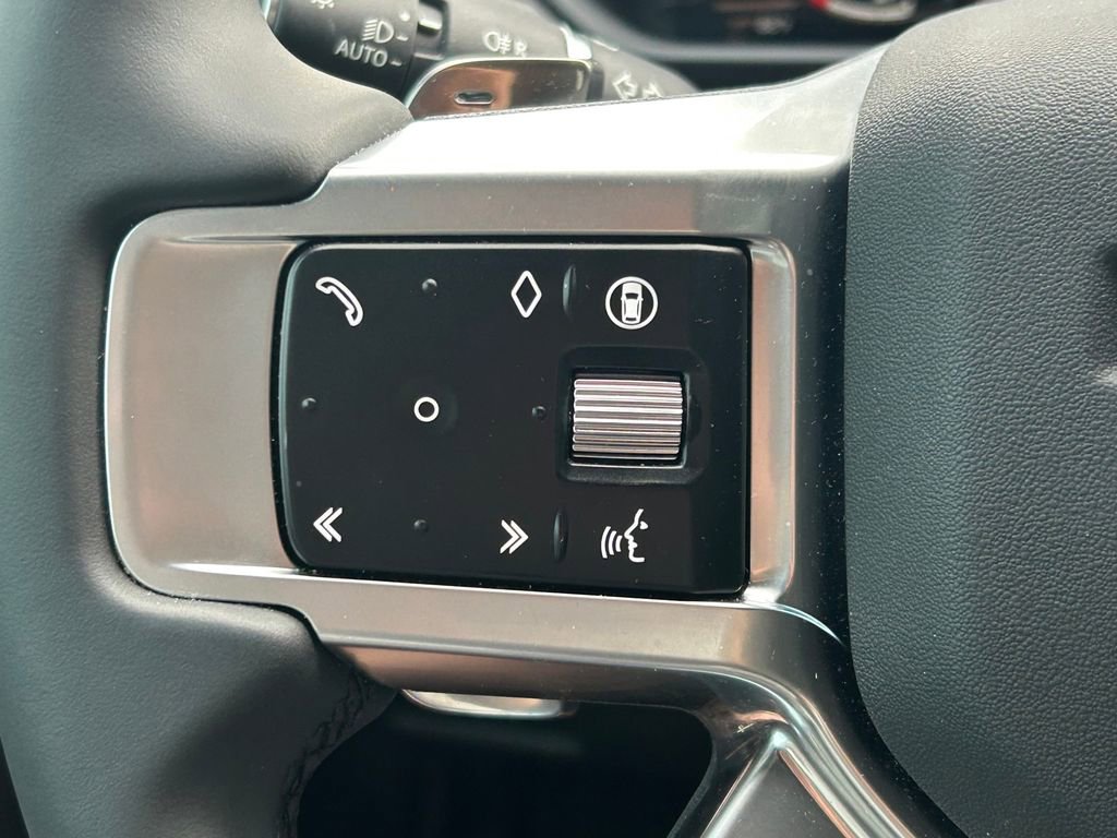 Used 2024 Land Rover Discovery Dynamic SE image 42