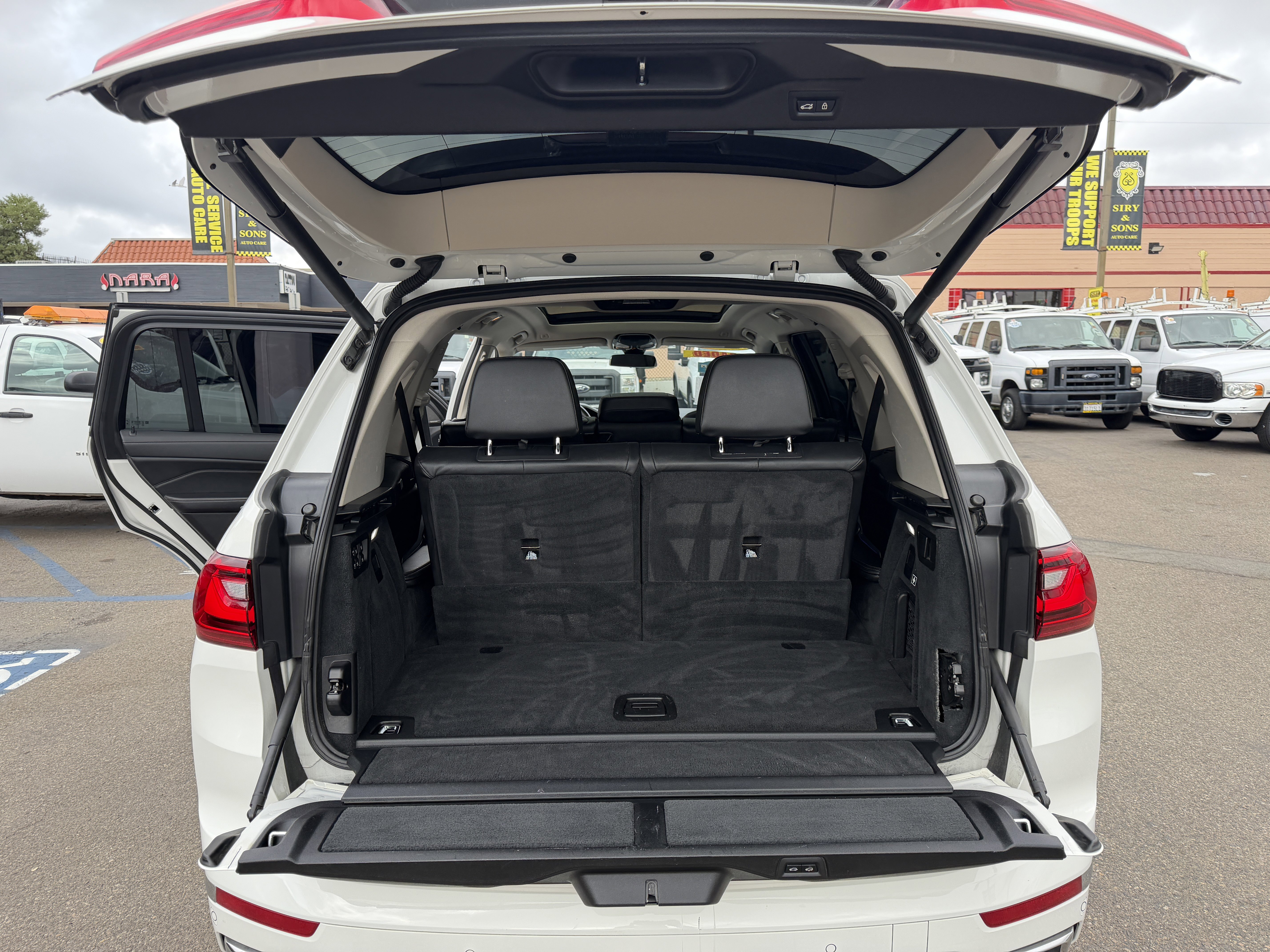 Used 2020 BMW X7 xDrive40i w/ Premium Package image 10