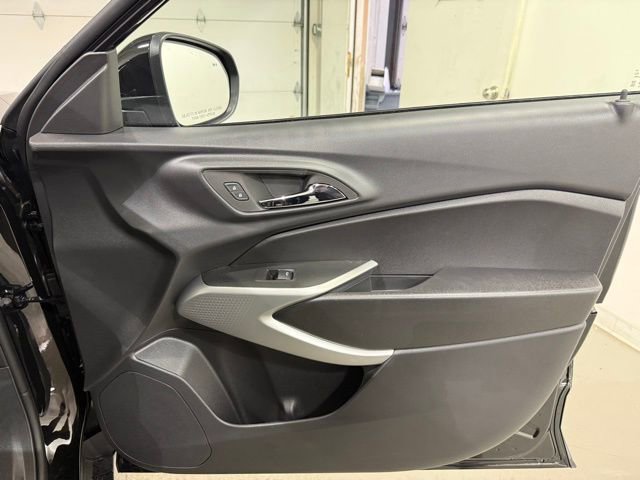 New 2026 Chevrolet Trax LS w/ LS Convenience Package FWD image 23