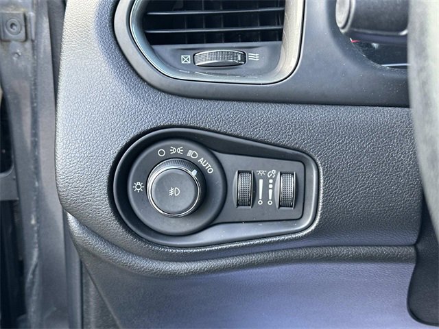 Certified 2019 Jeep Renegade Limited w/ UConnect 8.4 Nav Group image 24