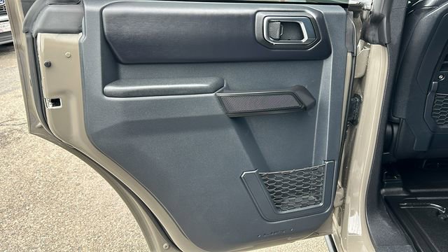 Used 2025 Ford Bronco Badlands image 14