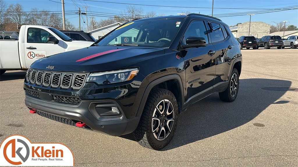 Used 2024 Jeep Compass Trailhawk w/ Trailhawk Elite Group image 3