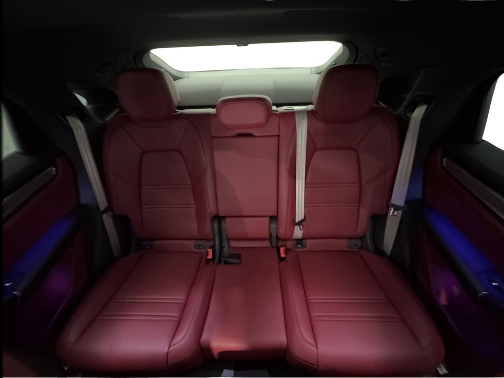 Used 2023 Porsche Cayenne Platinum Edition image 16