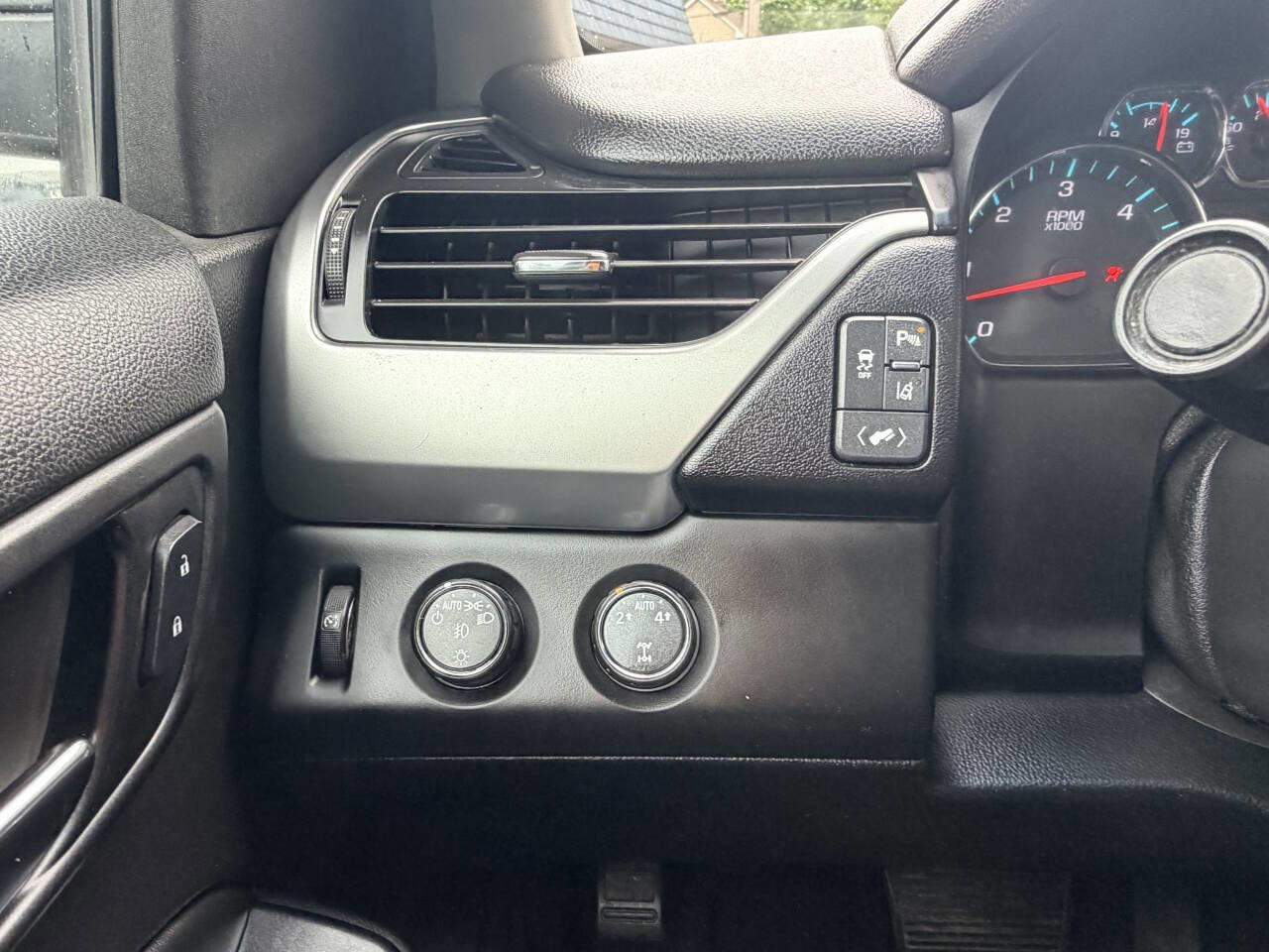 Used 2015 Chevrolet Suburban LTZ AWD/4WD image 74