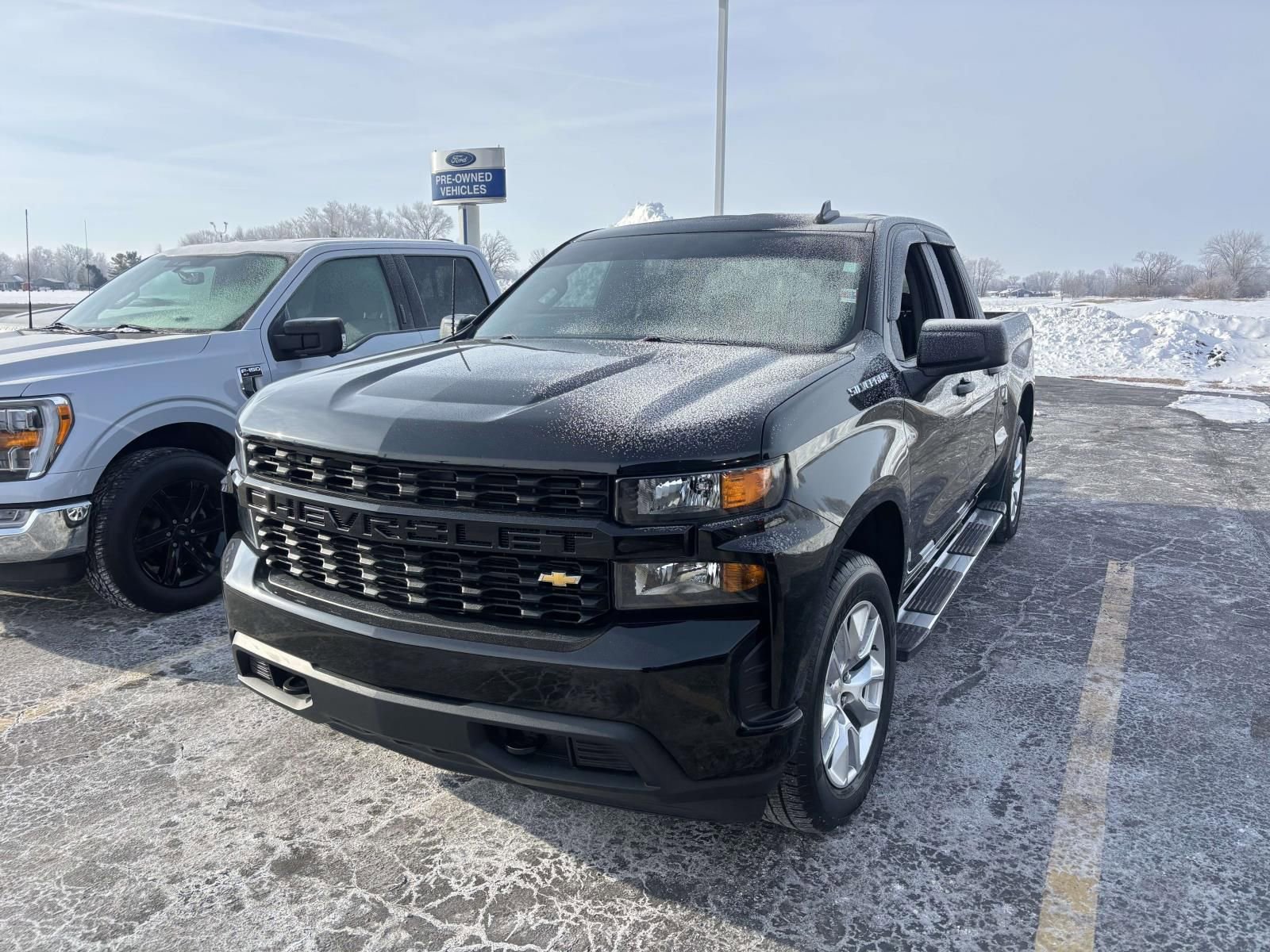 Used 2020 Chevrolet Silverado 1500 Custom w/ Custom Value Package image 4