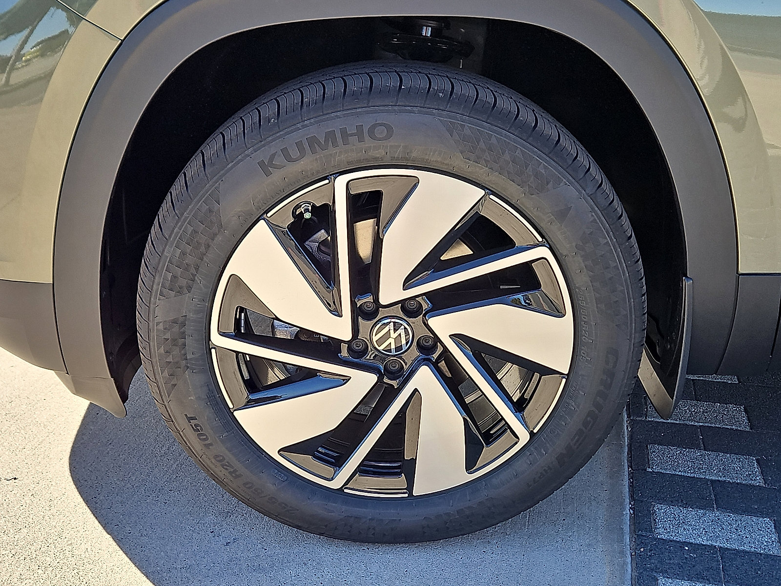 New 2026 Volkswagen Atlas SE image 5