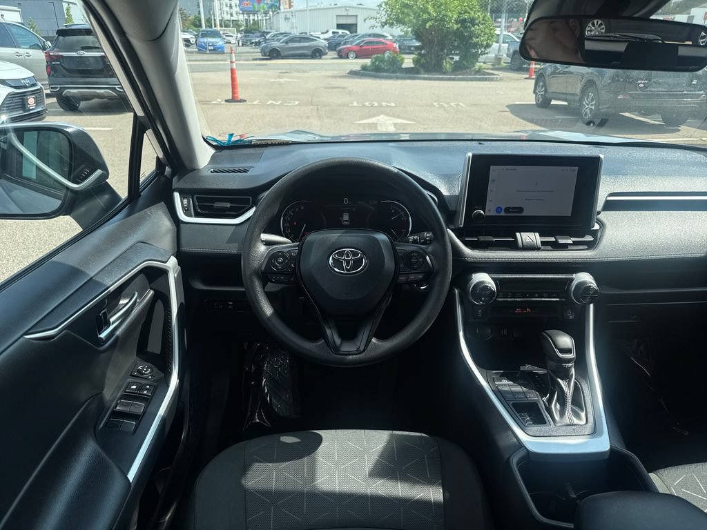 Used 2025 Toyota RAV4 XLE AWD/4WD image 12