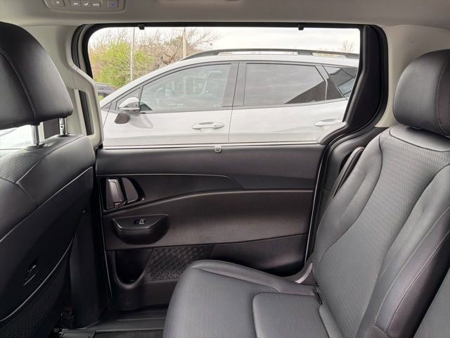 Certified 2026 Kia Carnival SX Prestige image 31