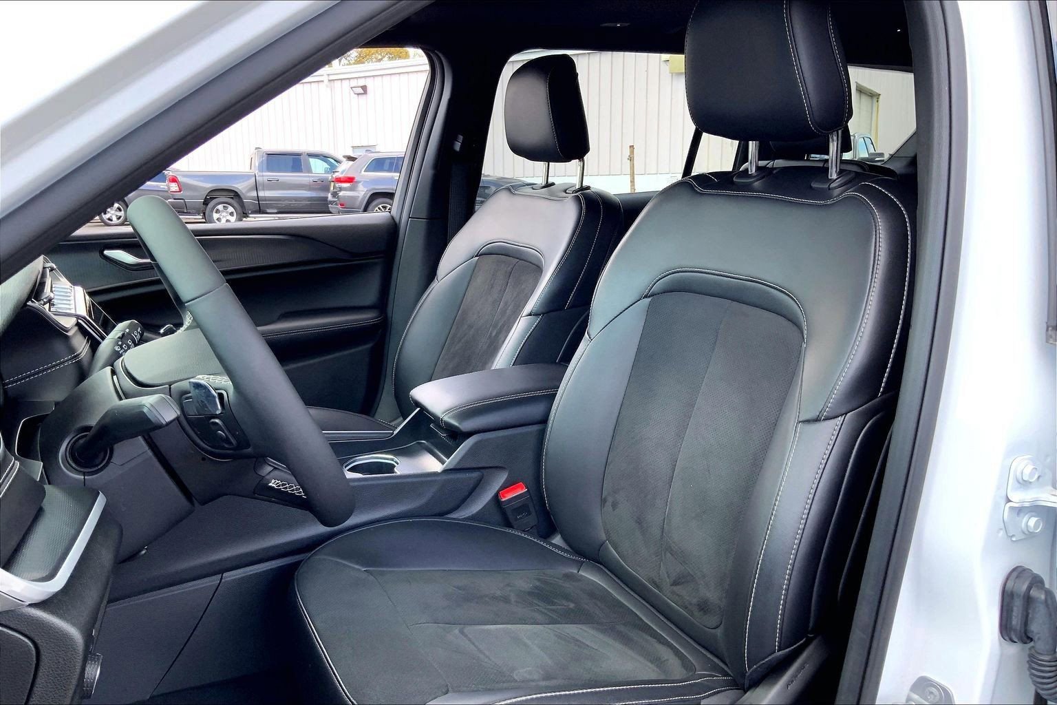 Certified 2025 Jeep Grand Cherokee L Altitude AWD/4WD image 8